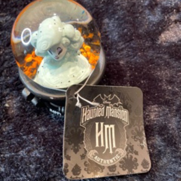 Set of 5 Haunted Mansion Mini Snowglobes - Picture 5 of 6